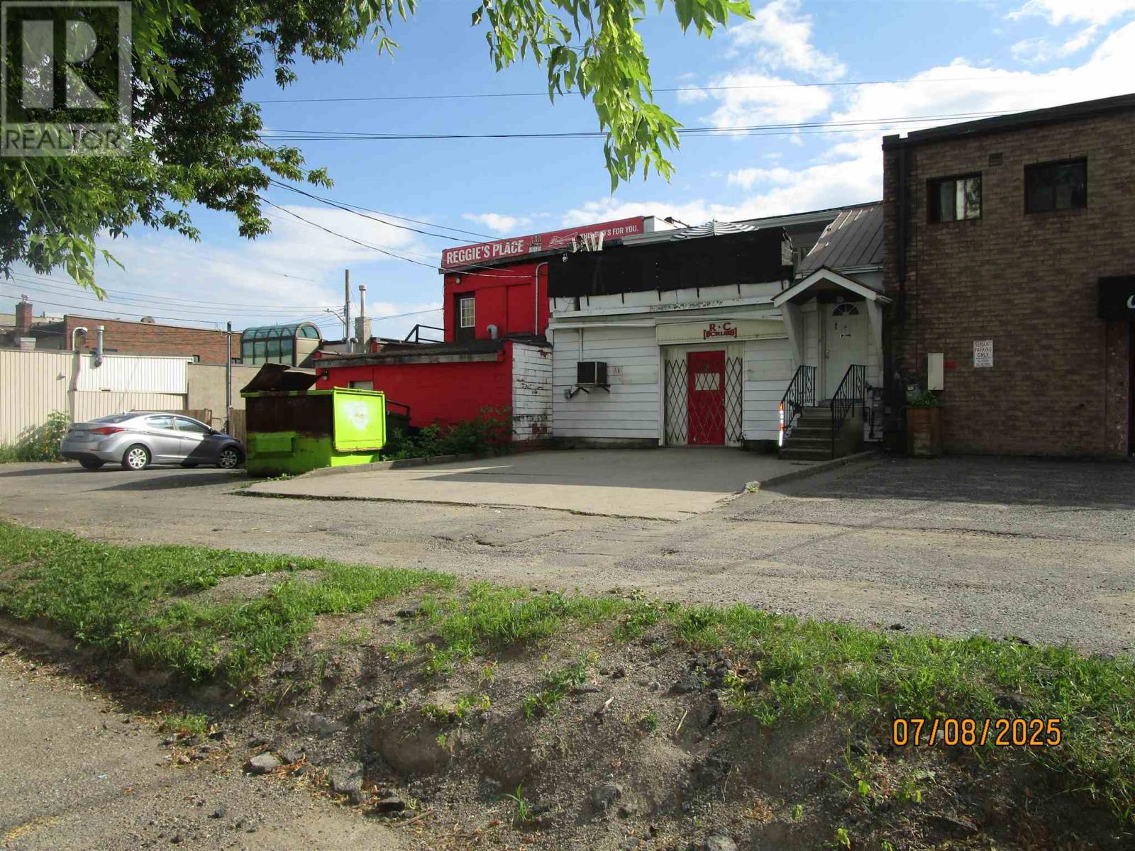 Photo 6 of 446 450 Queen St E, Sault Ste Marie ON