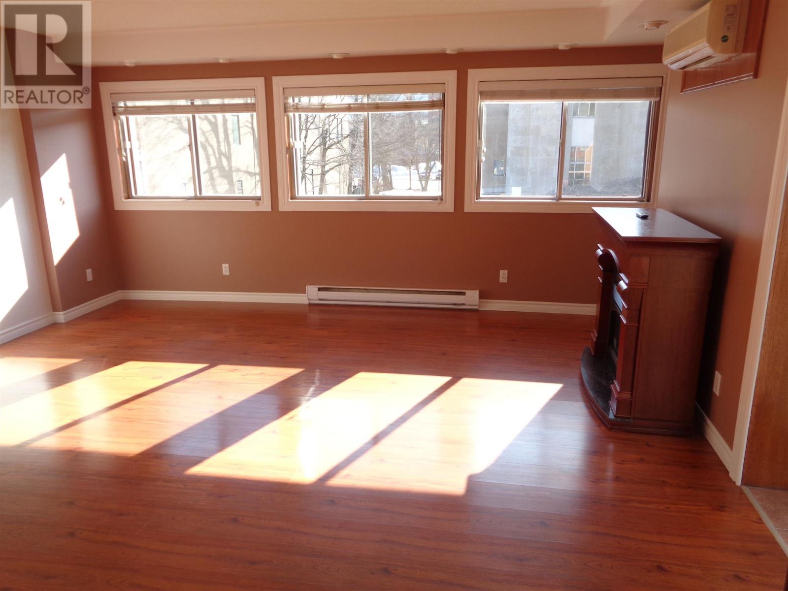 Photo 14 of 446 450 Queen St E, Sault Ste Marie ON