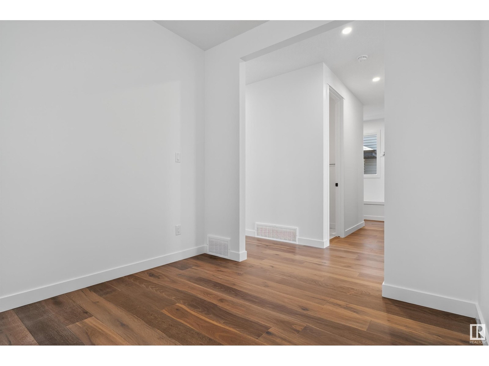Photo 11 of 22530 98 A Av Nw, Edmonton AB