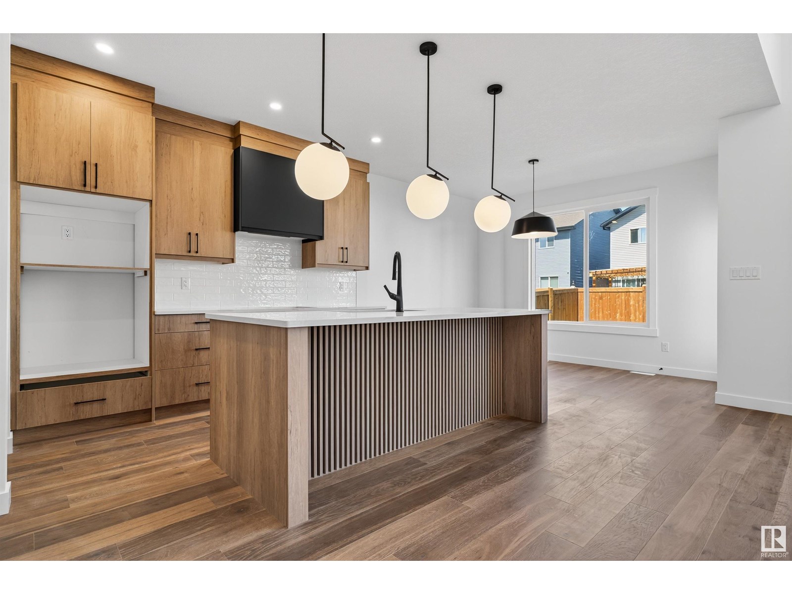 Photo 15 of 22530 98 A Av Nw, Edmonton AB