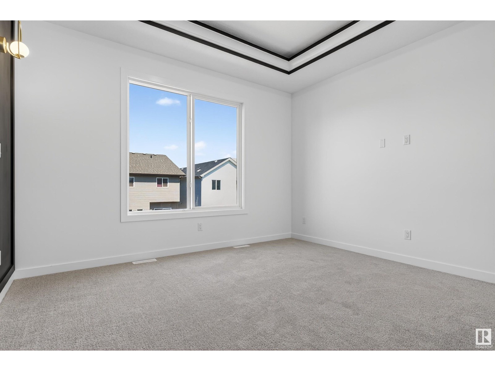 Photo 8 of 22530 98 A Av Nw, Edmonton AB