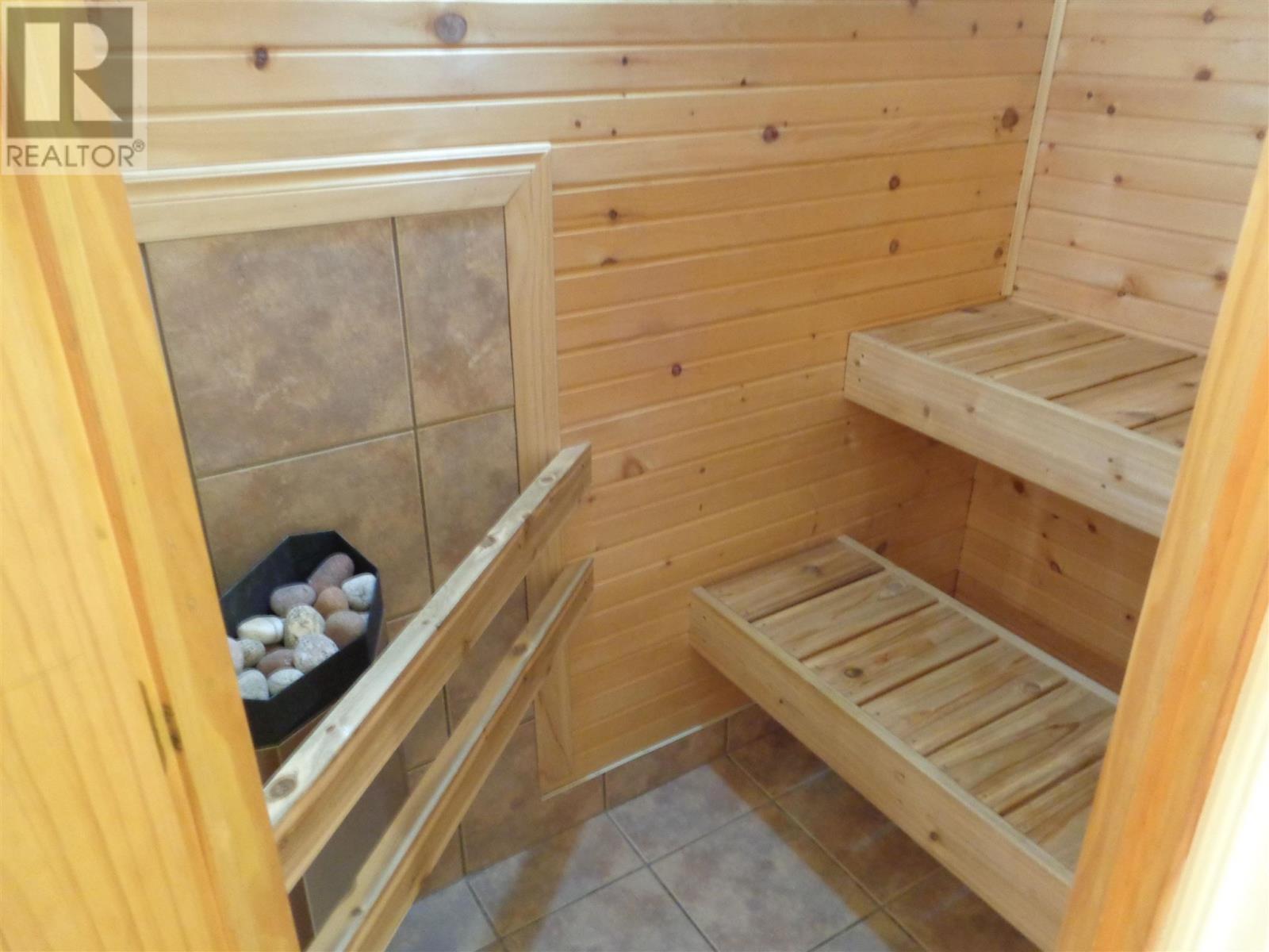 Photo 10 of 446 450 Queen St E, Sault Ste Marie ON