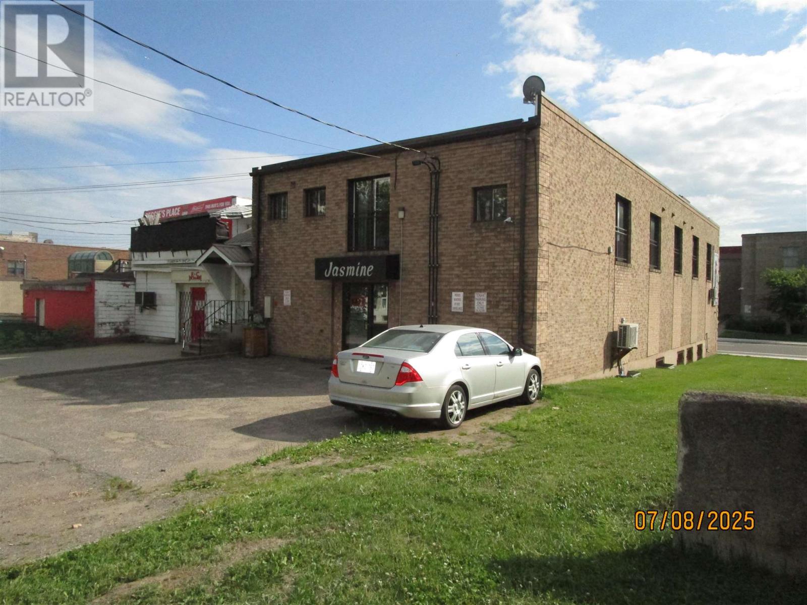 Photo 3 of 446 450 Queen St E, Sault Ste Marie ON
