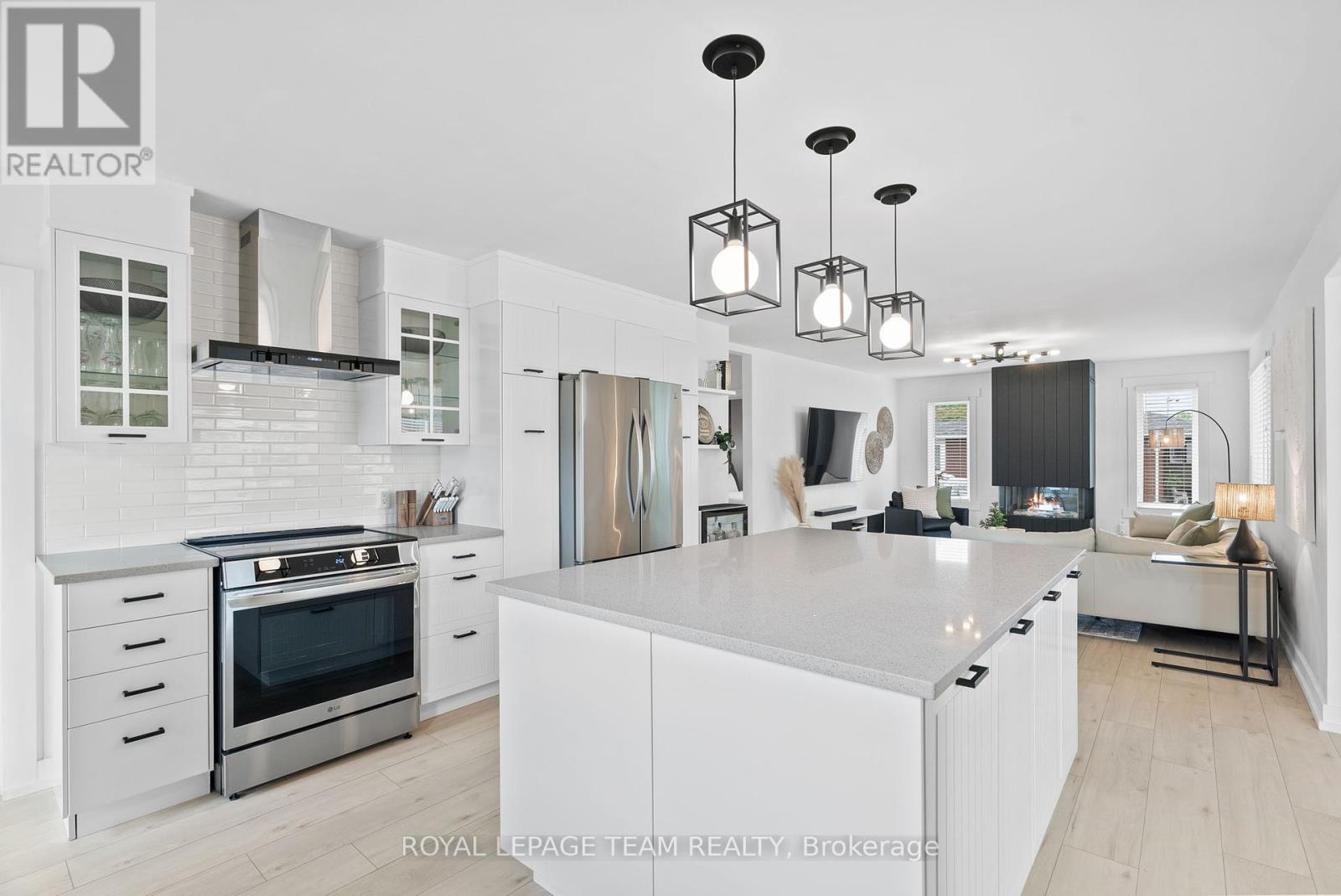 Photo 12 of 8108 Victoria Street, Ottawa ON