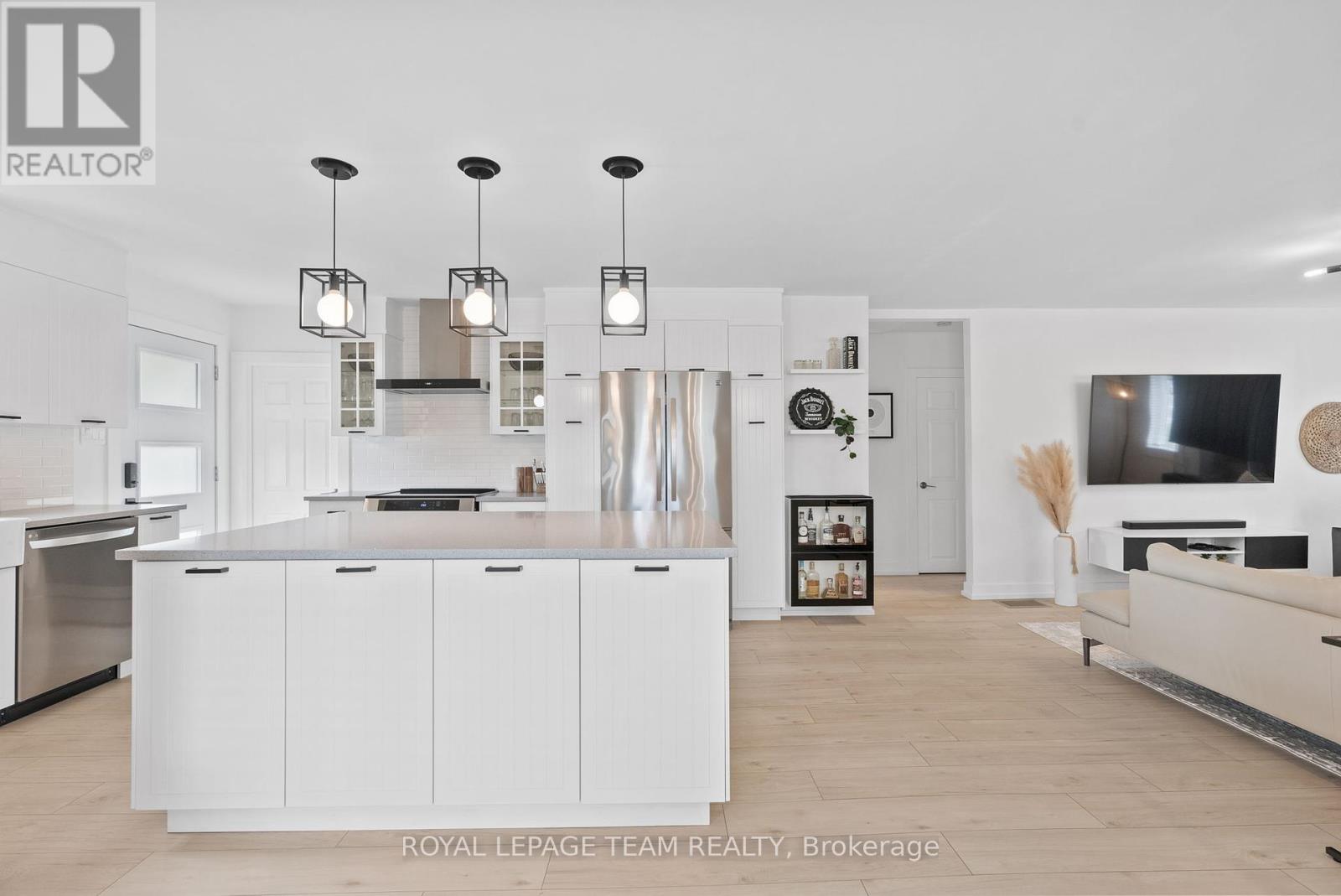 Photo 14 of 8108 Victoria Street, Ottawa ON