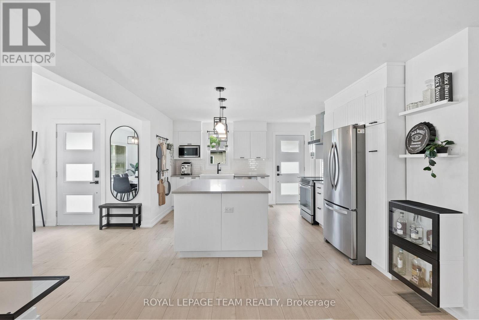 Photo 6 of 8108 Victoria Street, Ottawa ON