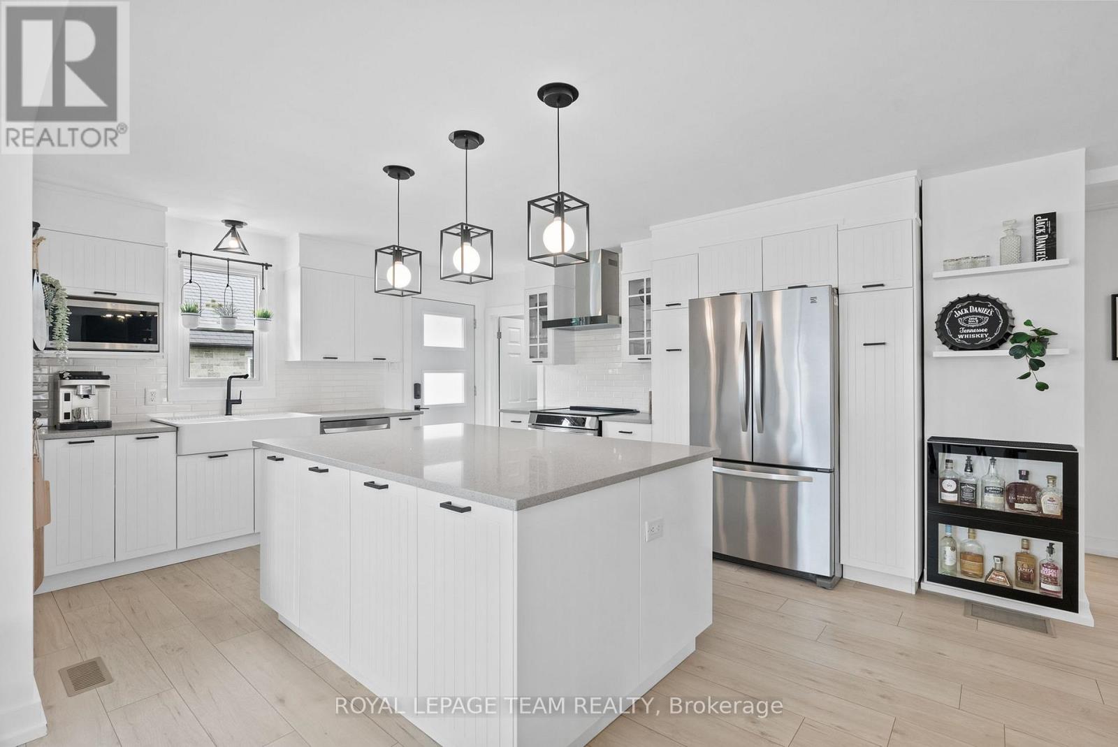 Photo 9 of 8108 Victoria Street, Ottawa ON