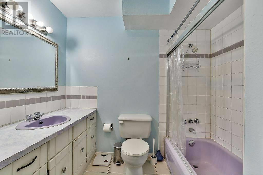 Photo 7 of 5642 Broadway, Burnaby BC