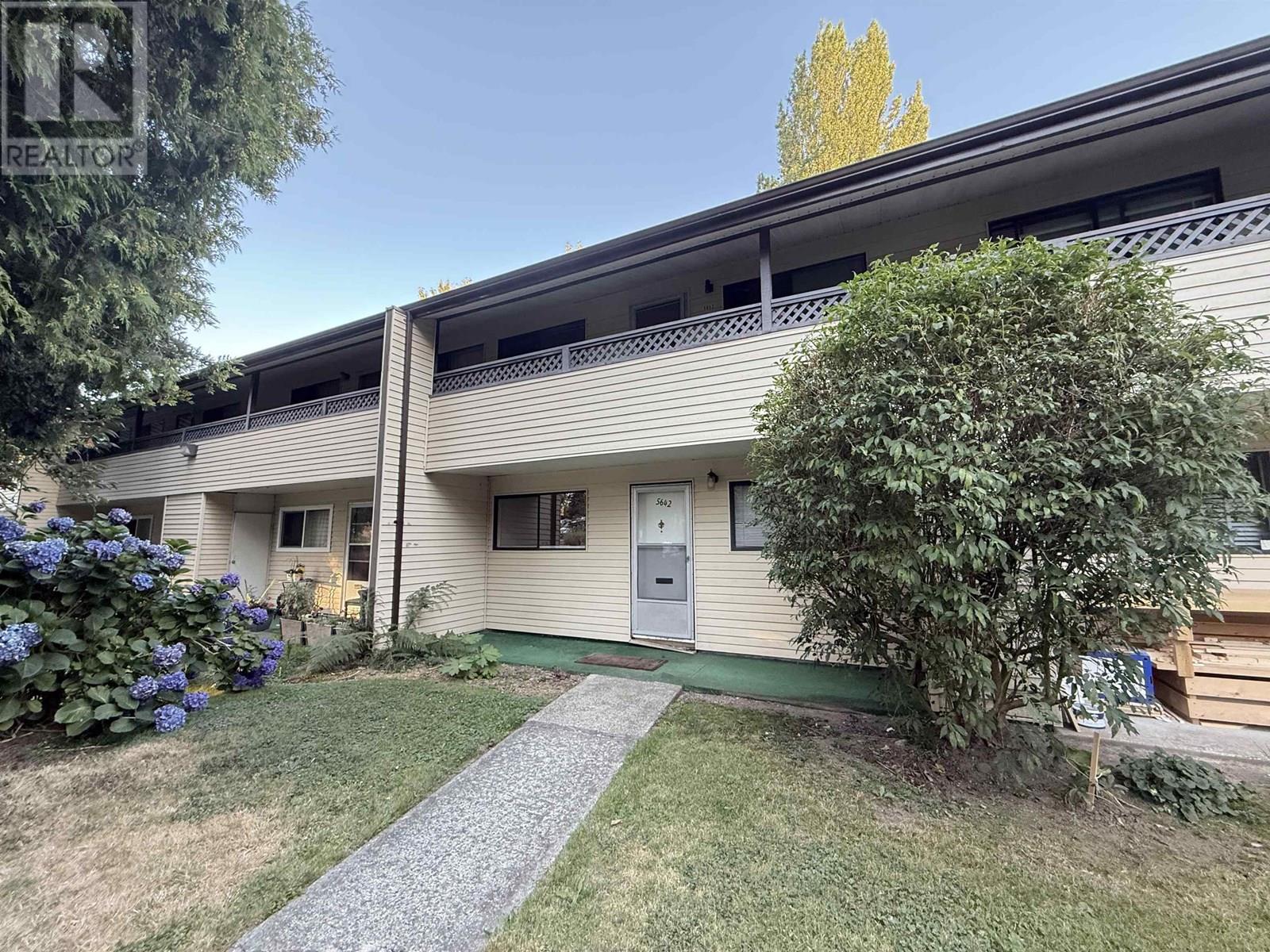 Photo 15 of 5642 Broadway, Burnaby BC