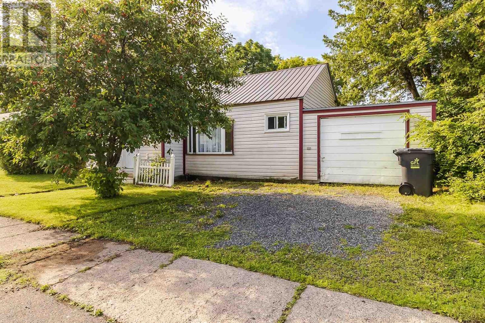 Photo 3 of 61 Curran Dr, Sault Ste Marie ON