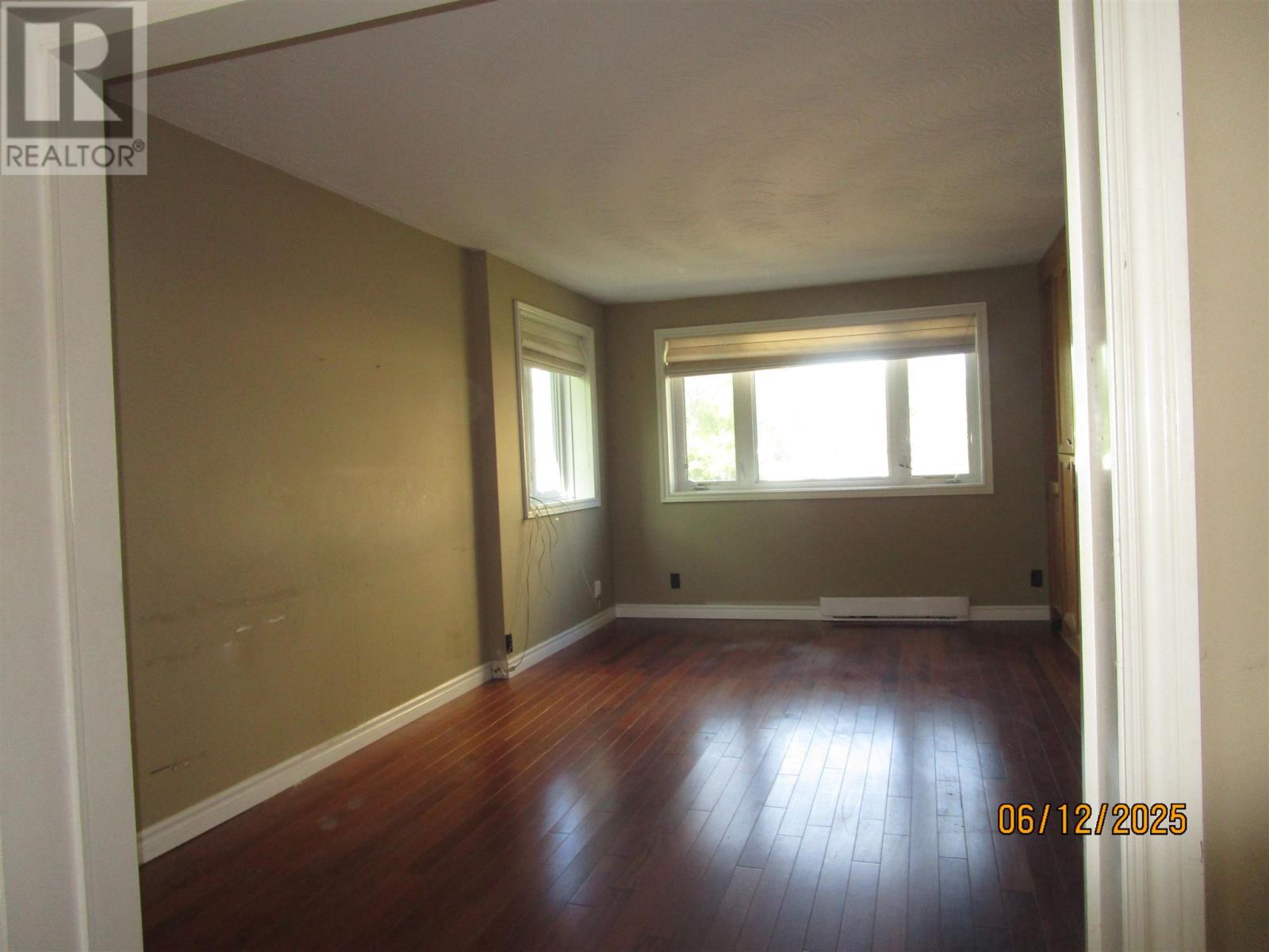 Photo 9 of 70 Pine St, Sault Ste Marie ON