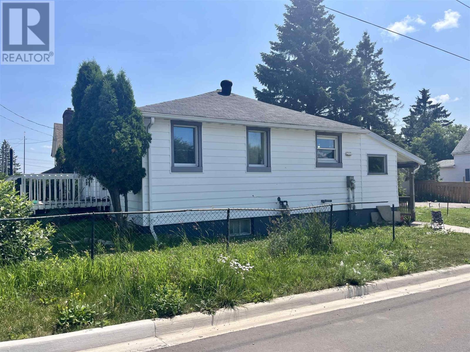 Photo 3 of 13 Stevens St, Sault Ste Marie ON
