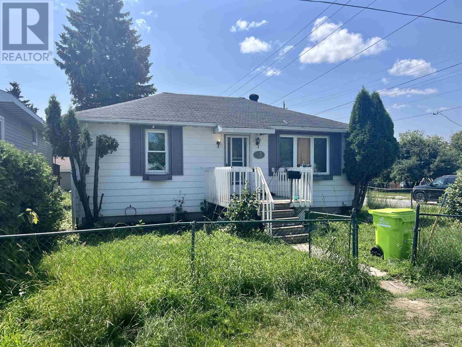 Photo 2 of 13 Stevens St, Sault Ste Marie ON