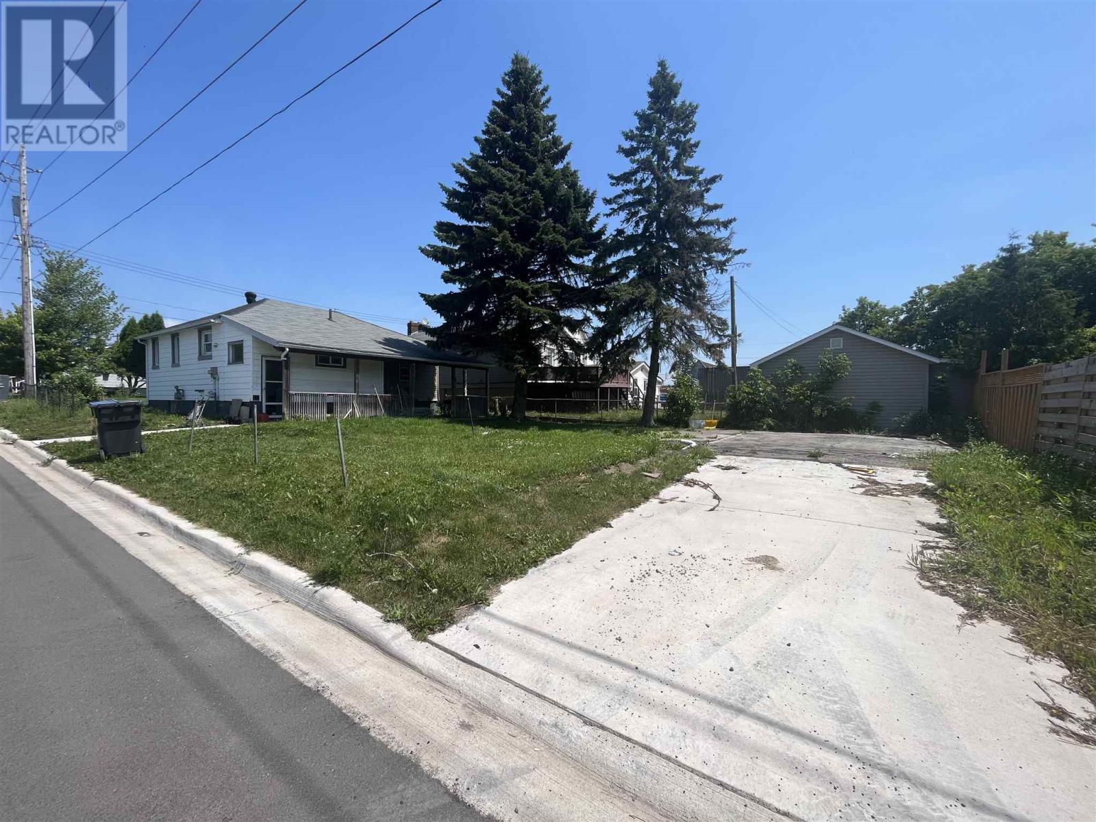 Photo 5 of 13 Stevens St, Sault Ste Marie ON