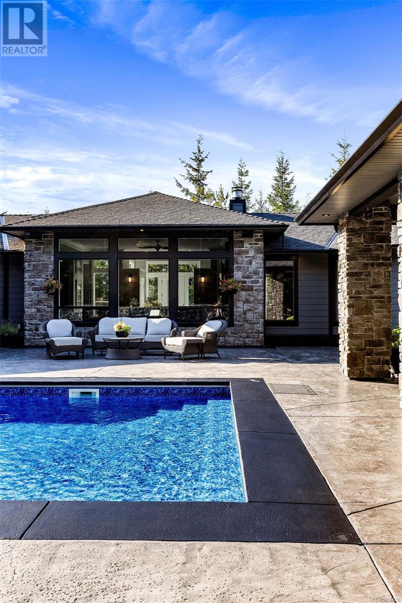 Photo 11 of 2605 Timber Ridge Rd, Shawnigan Lake BC