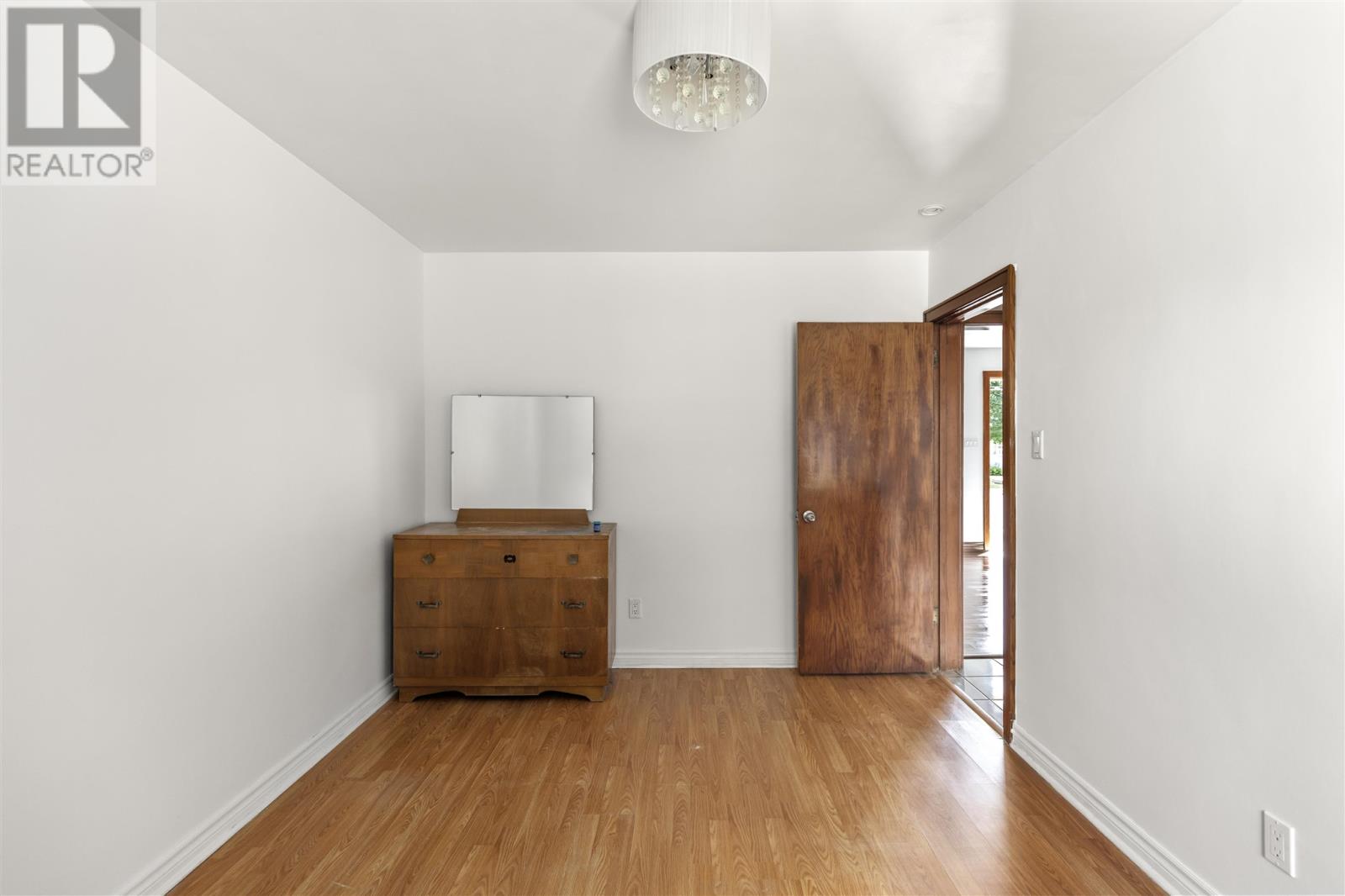 Photo 15 of 253 Lake St, Sault Ste Marie ON