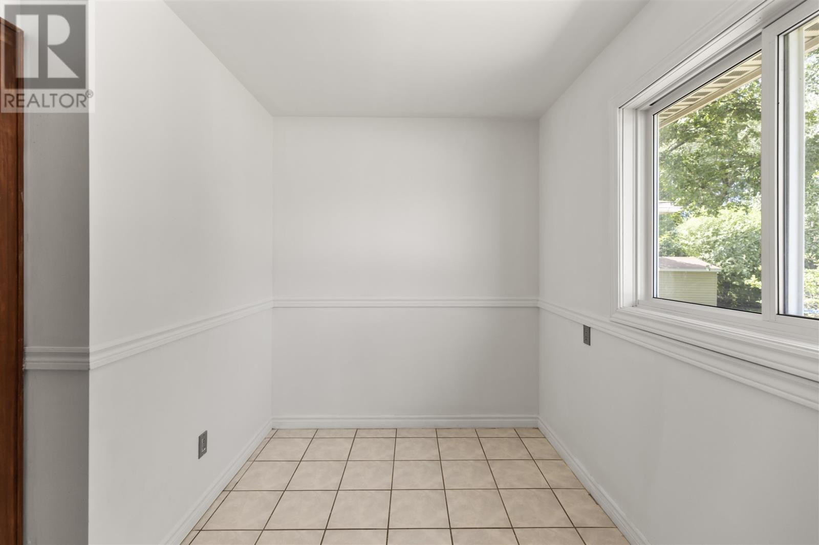 Photo 20 of 253 Lake St, Sault Ste Marie ON