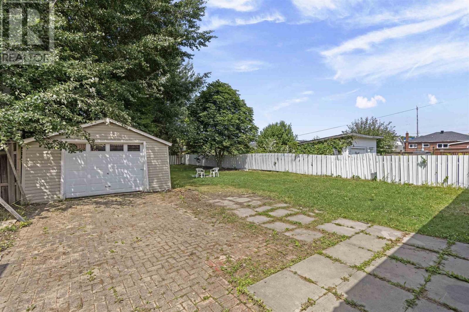 Photo 35 of 253 Lake St, Sault Ste Marie ON