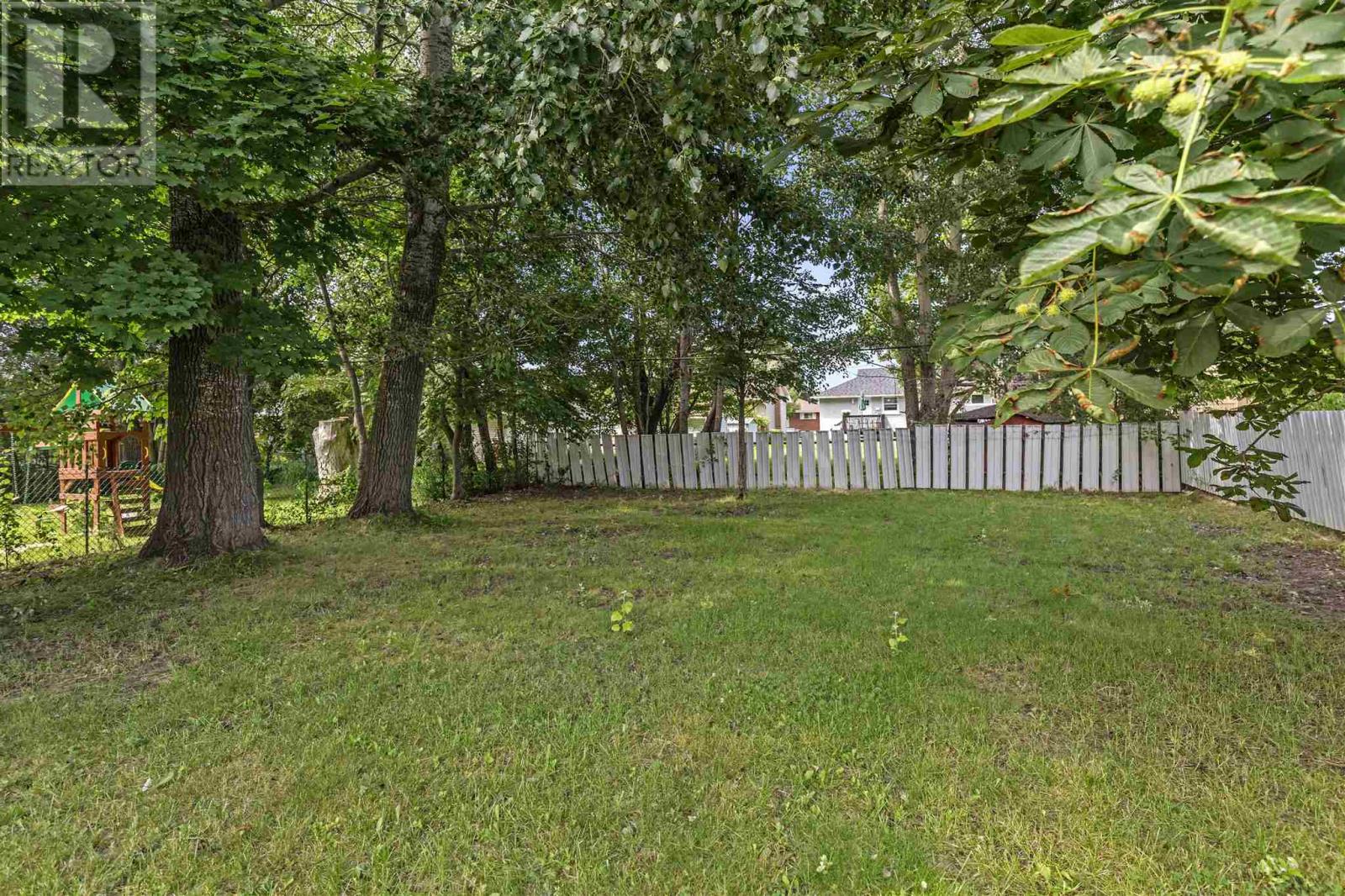 Photo 32 of 253 Lake St, Sault Ste Marie ON
