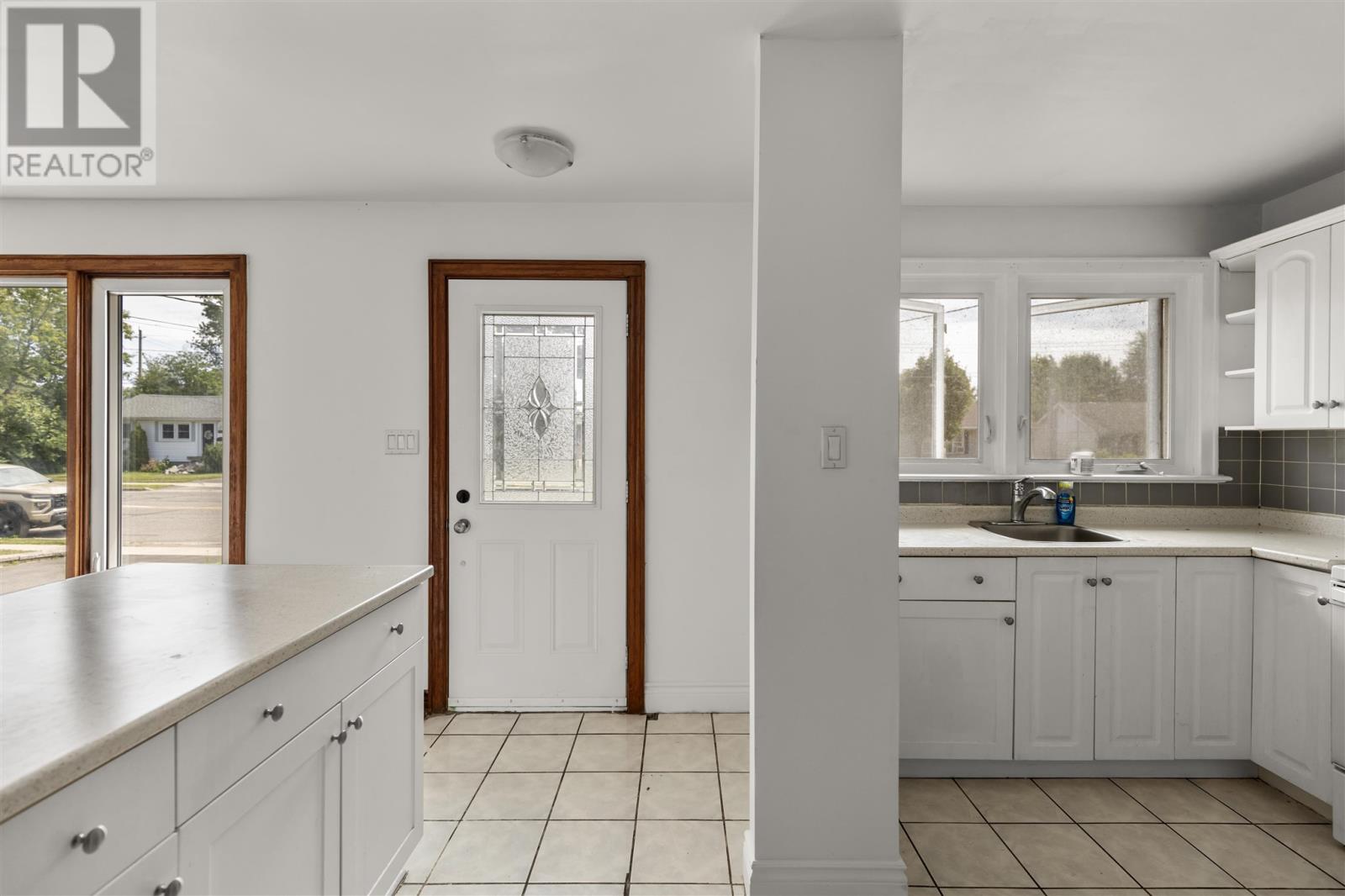 Photo 3 of 253 Lake St, Sault Ste Marie ON