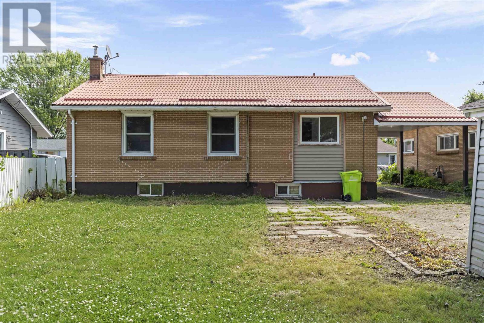 Photo 33 of 253 Lake St, Sault Ste Marie ON