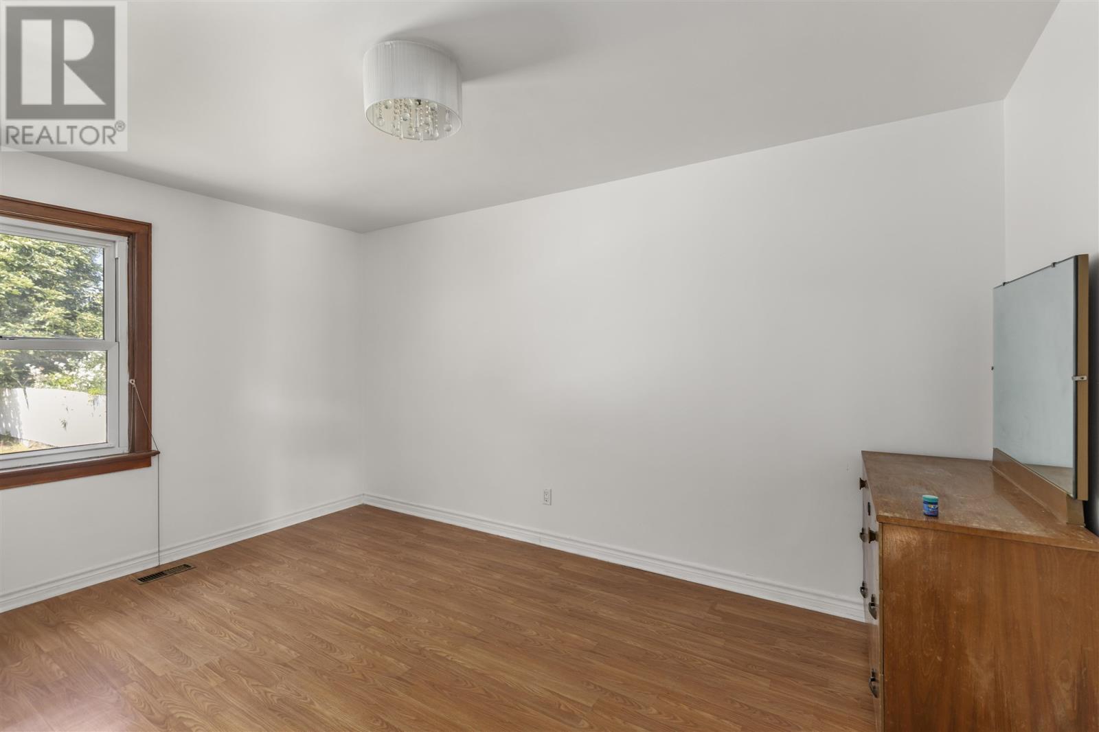 Photo 13 of 253 Lake St, Sault Ste Marie ON