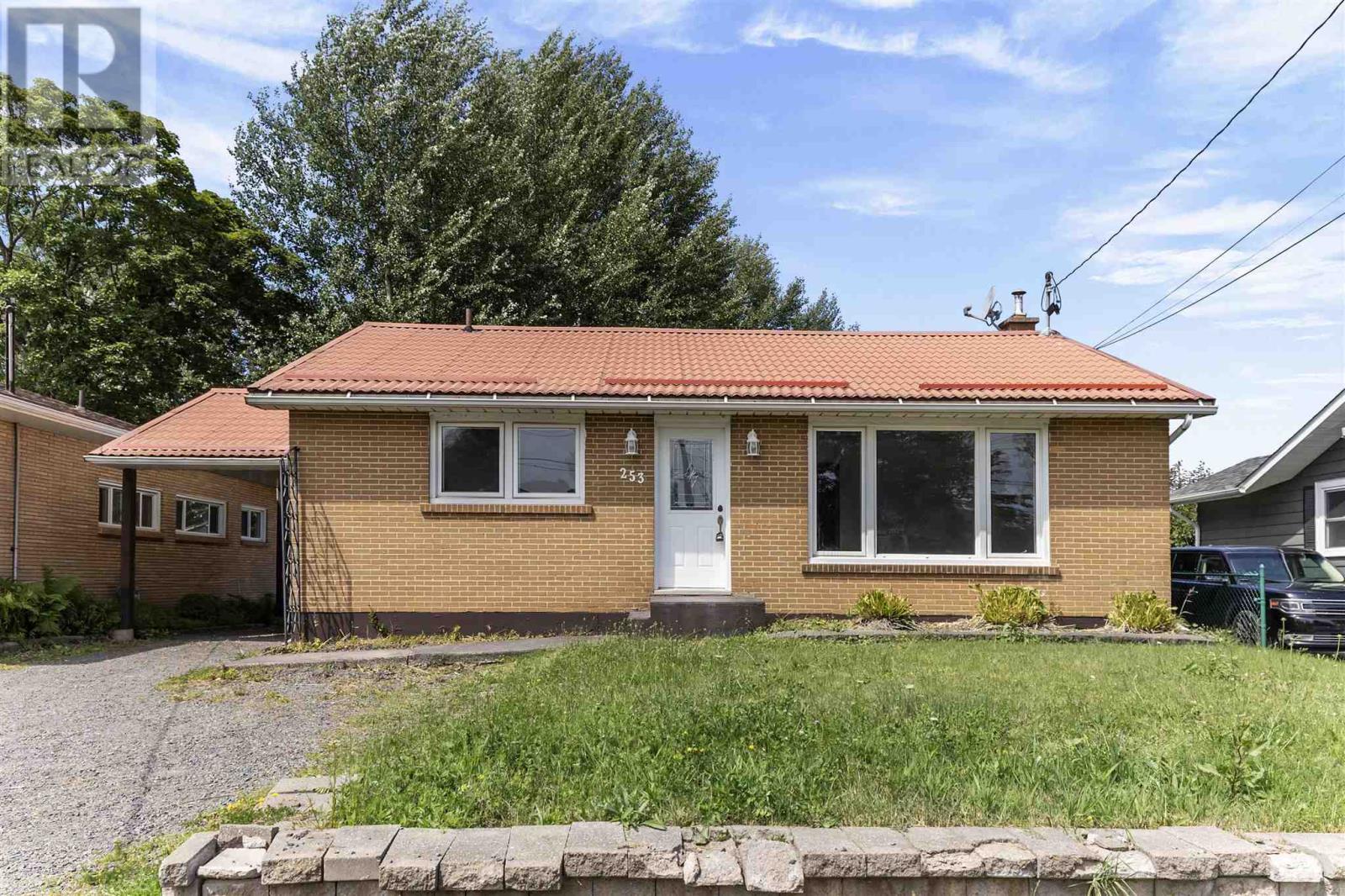 Photo 38 of 253 Lake St, Sault Ste Marie ON