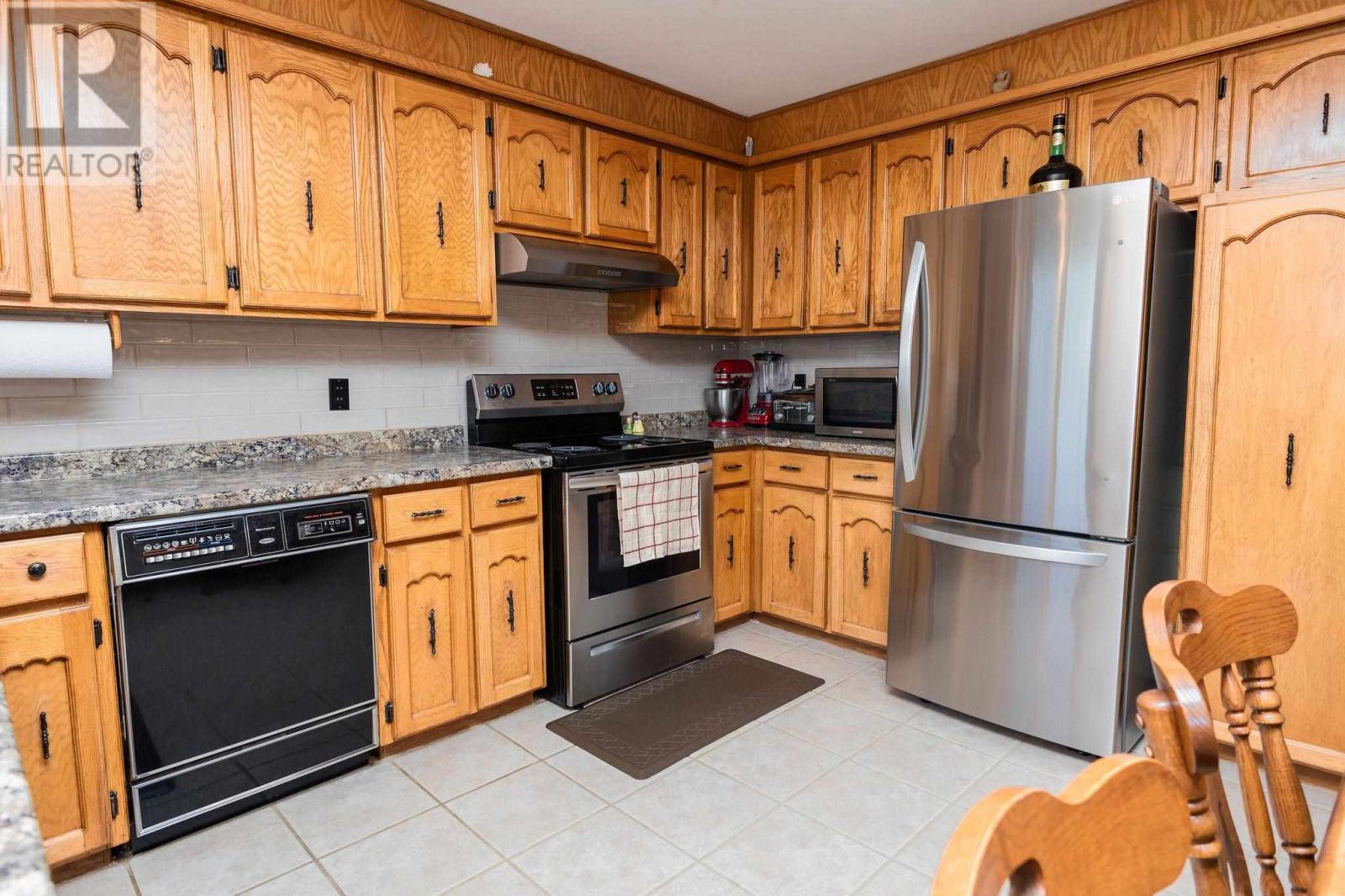 Photo 19 of 60 Tilley Rd, Sault Ste Marie ON