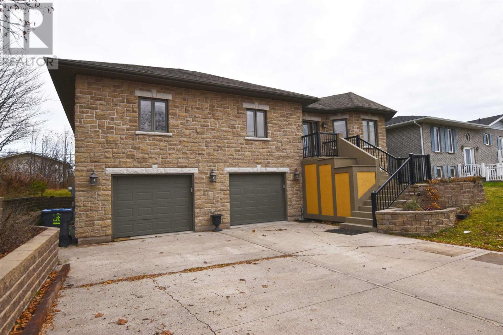 Photo 7 of 562 Wilson St, Sault Ste Marie ON