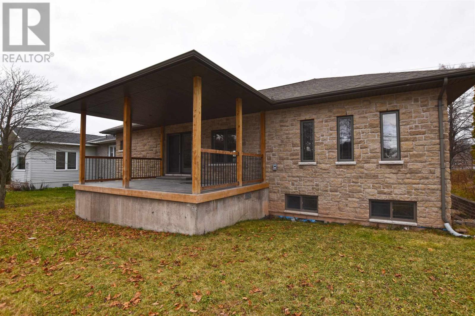 Photo 4 of 562 Wilson St, Sault Ste Marie ON