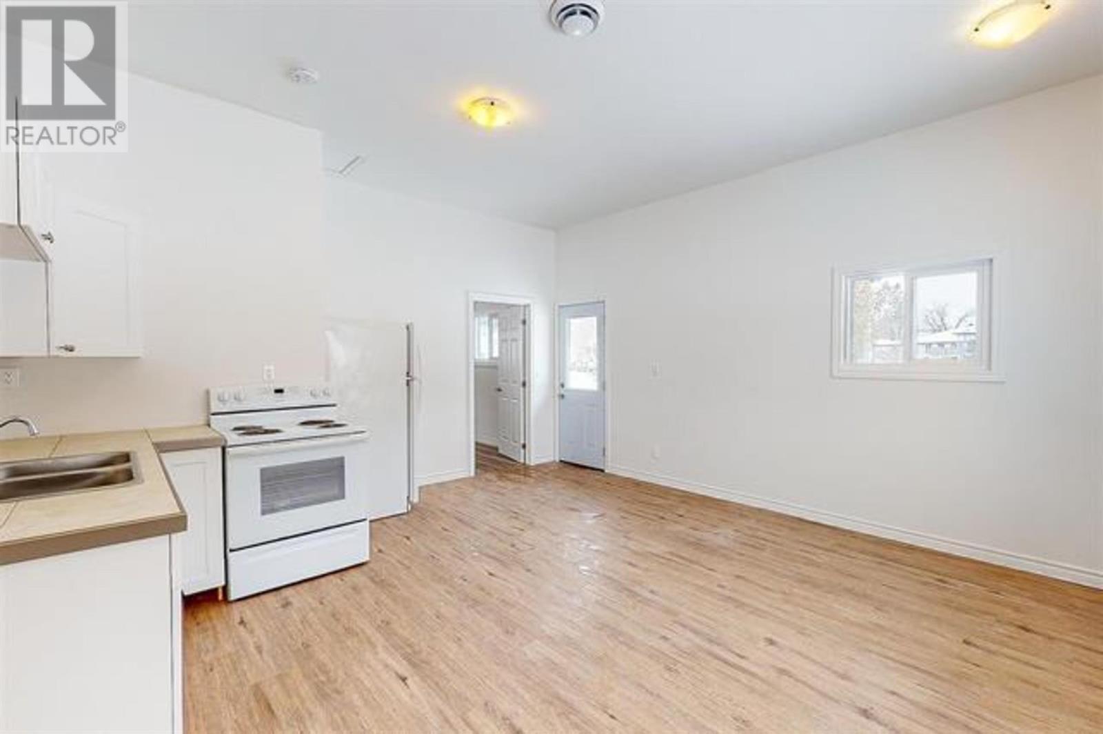Photo 10 of 1202 Gore St, Richards Landing ON