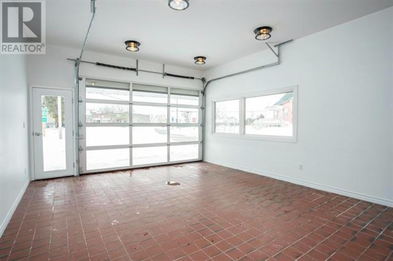 Photo 5 of 1202 Gore St, Richards Landing ON