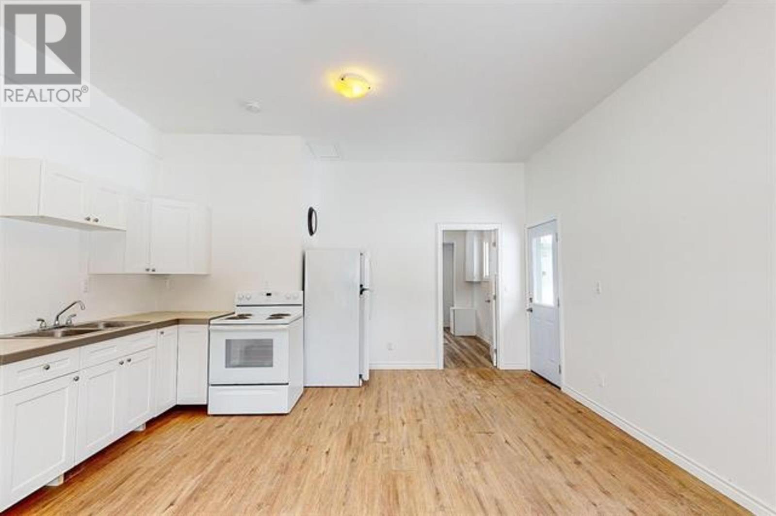 Photo 11 of 1202 Gore St, Richards Landing ON
