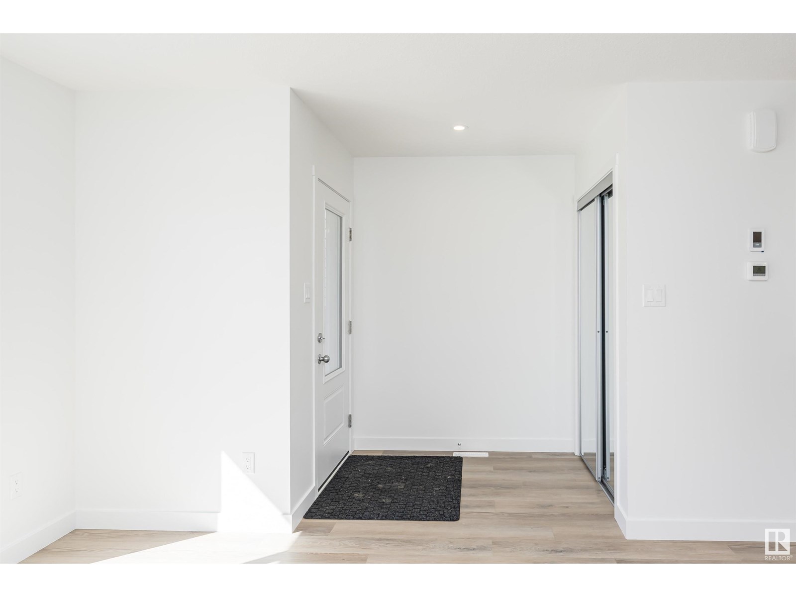 Photo 4 of 5134 Kinney Wy Sw, Edmonton AB