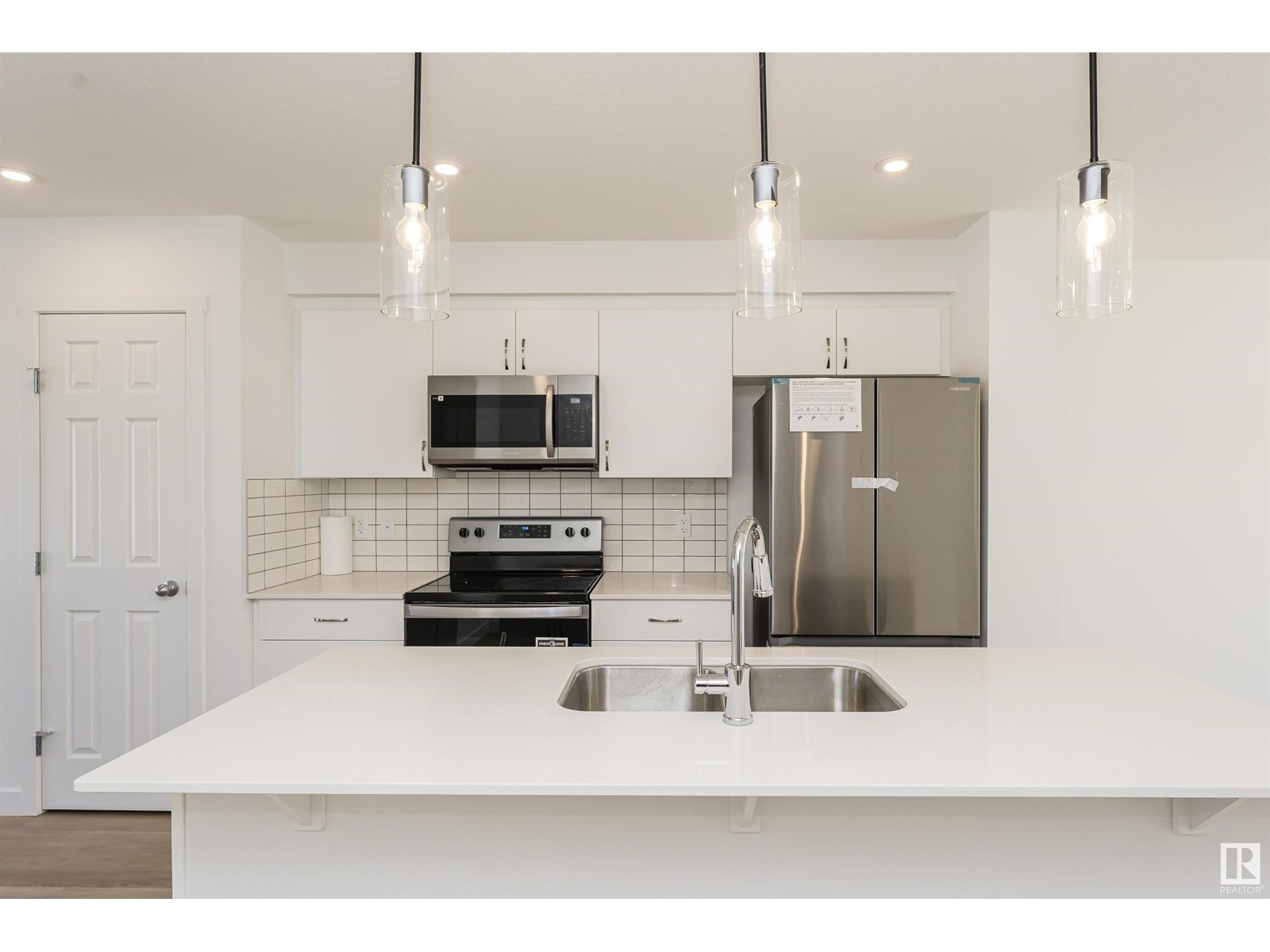 Photo 9 of 5134 Kinney Wy Sw, Edmonton AB