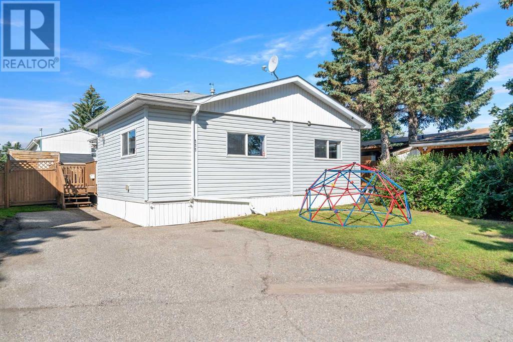 111, 3223 83 Street NW, Calgary, Alberta