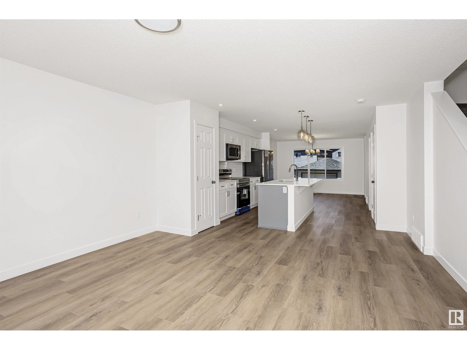Photo 6 of 9552 Carson Bend Sw, Edmonton AB