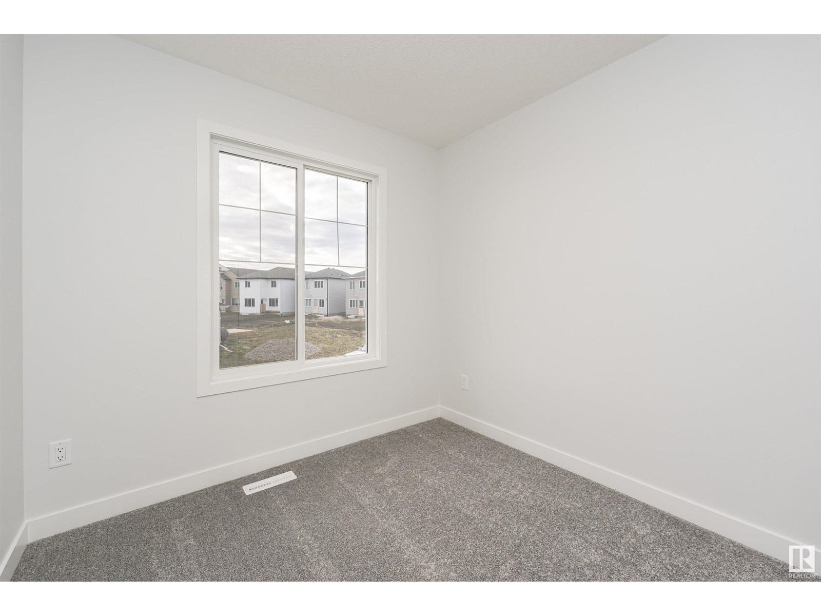 Photo 16 of 9566 Carson Bend Sw, Edmonton AB