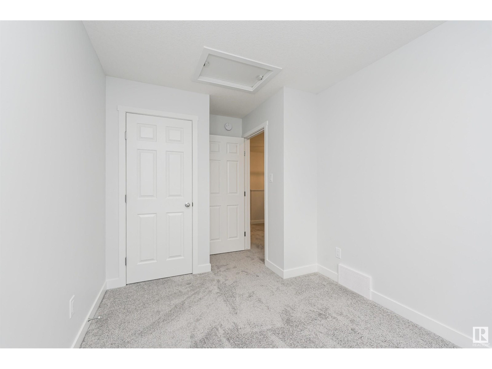 Photo 17 of 9566 Carson Bend Sw, Edmonton AB