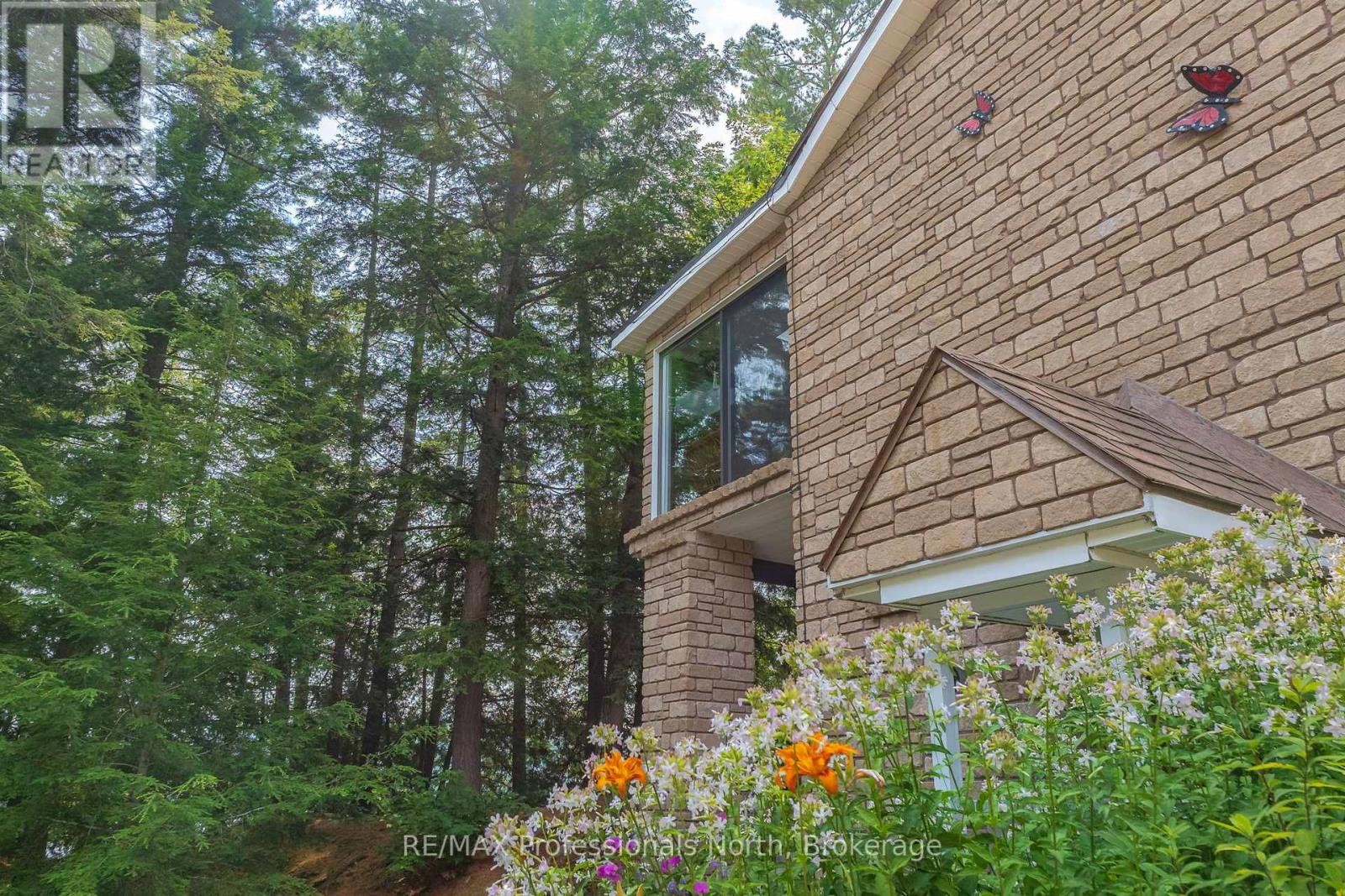 Photo 12 of 1077 Precambrian Drive N, Algonquin Highlands ON