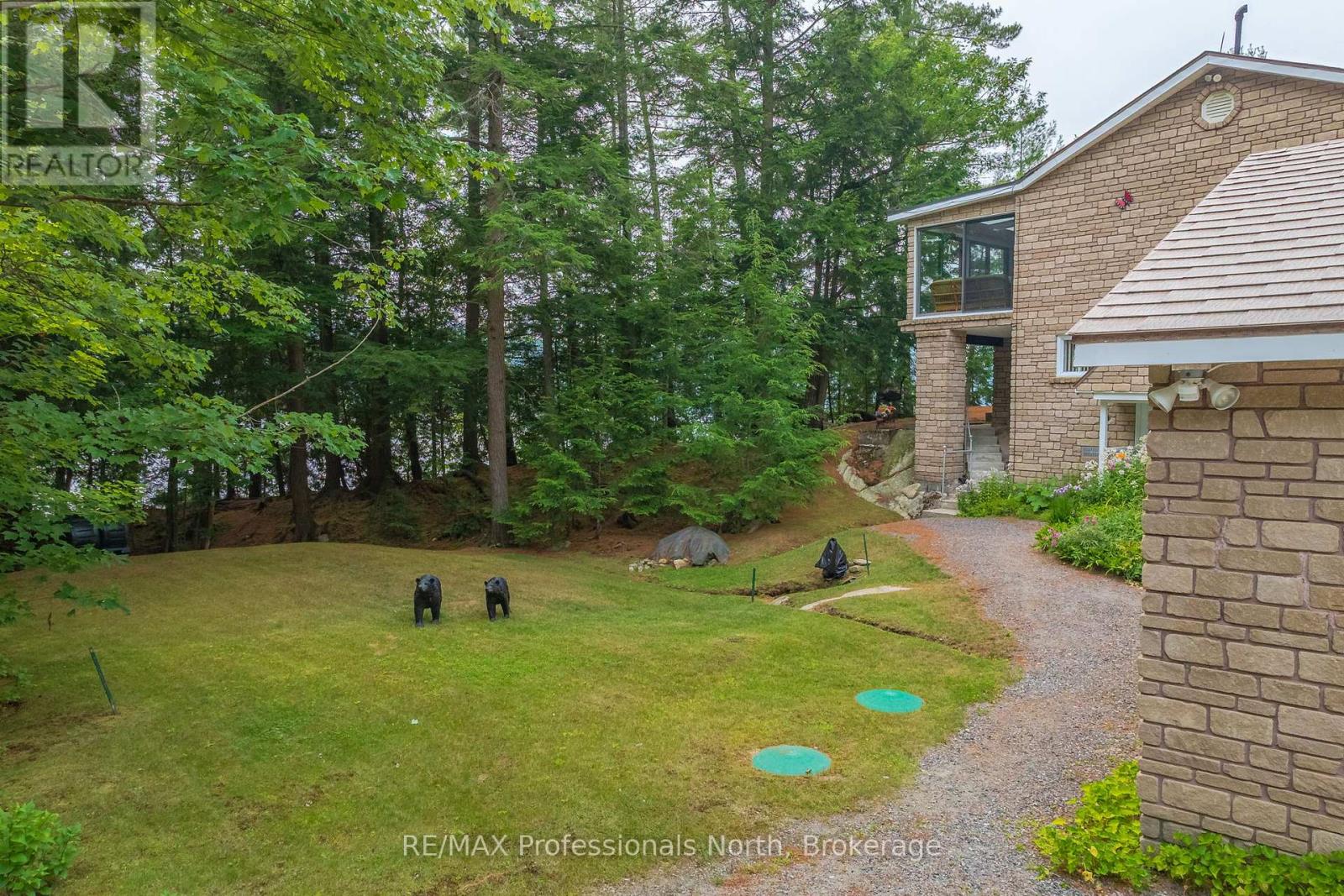 Photo 15 of 1077 Precambrian Drive N, Algonquin Highlands ON