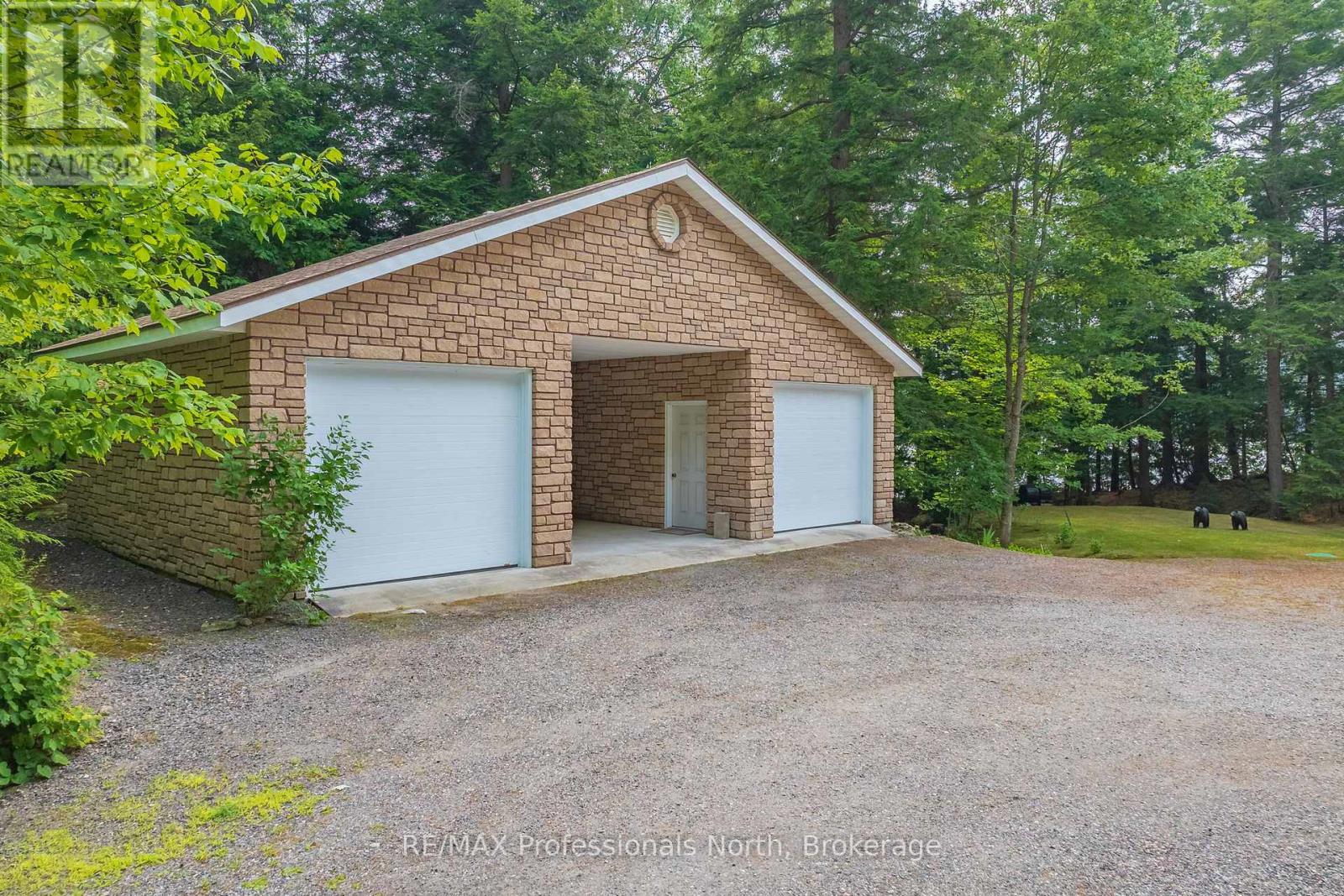 Photo 16 of 1077 Precambrian Drive N, Algonquin Highlands ON