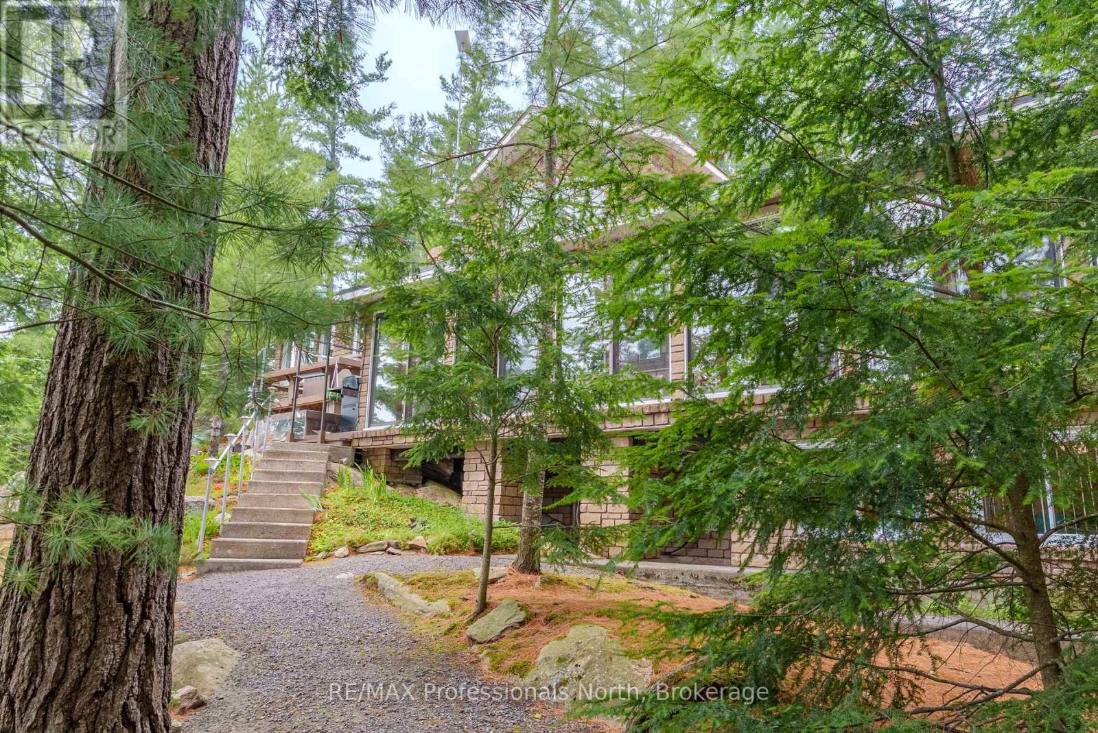 Photo 20 of 1077 Precambrian Drive N, Algonquin Highlands ON