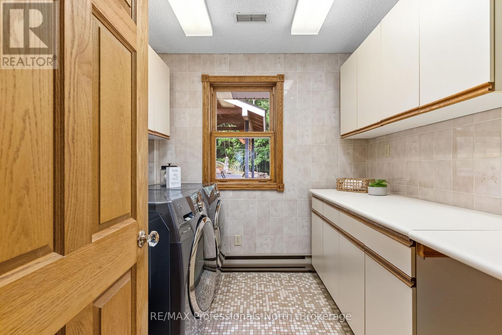 Photo 25 of 1077 Precambrian Drive N, Algonquin Highlands ON