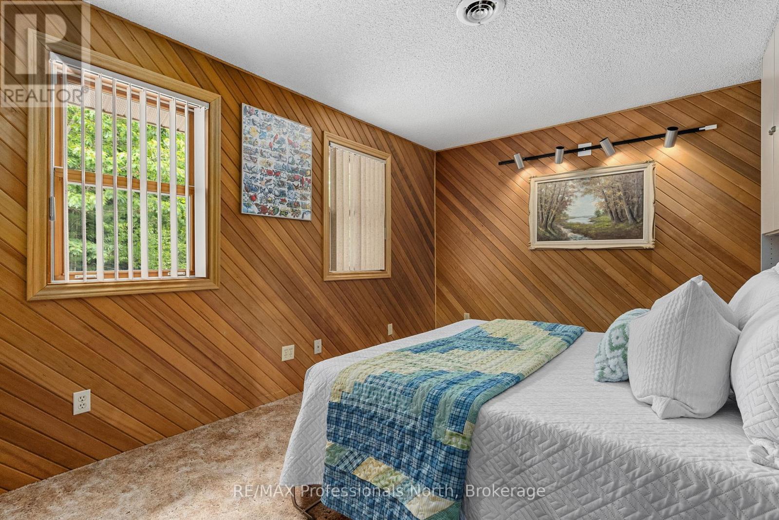 Photo 27 of 1077 Precambrian Drive N, Algonquin Highlands ON
