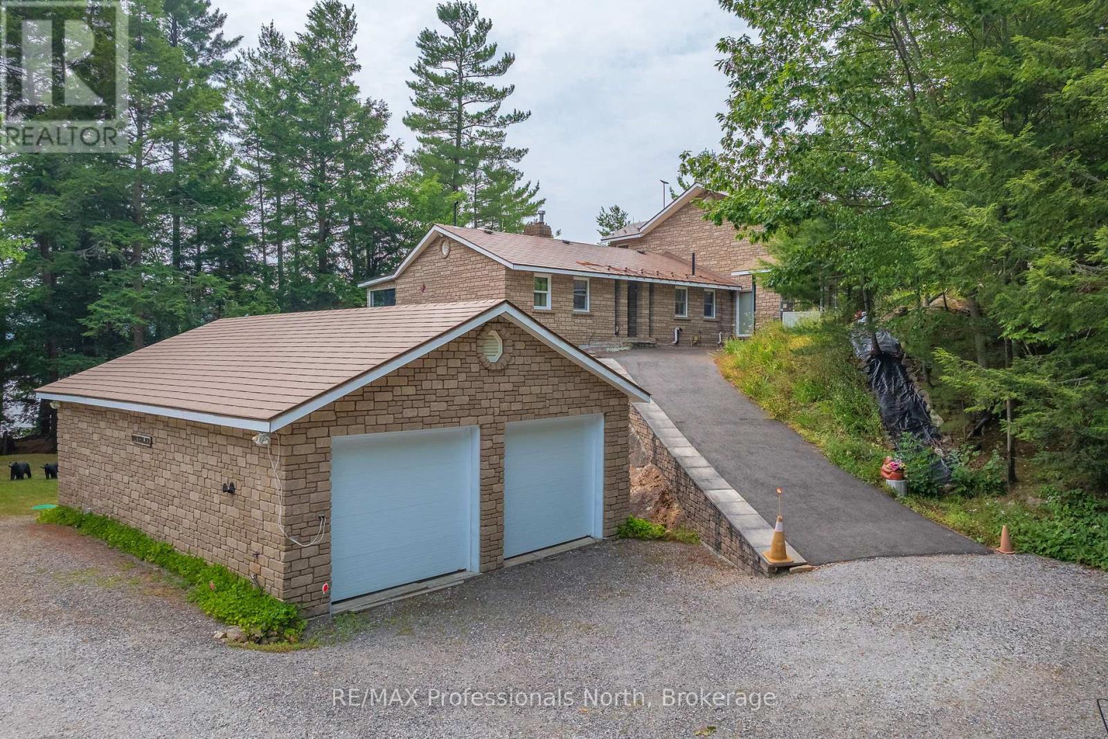 Photo 4 of 1077 Precambrian Drive N, Algonquin Highlands ON