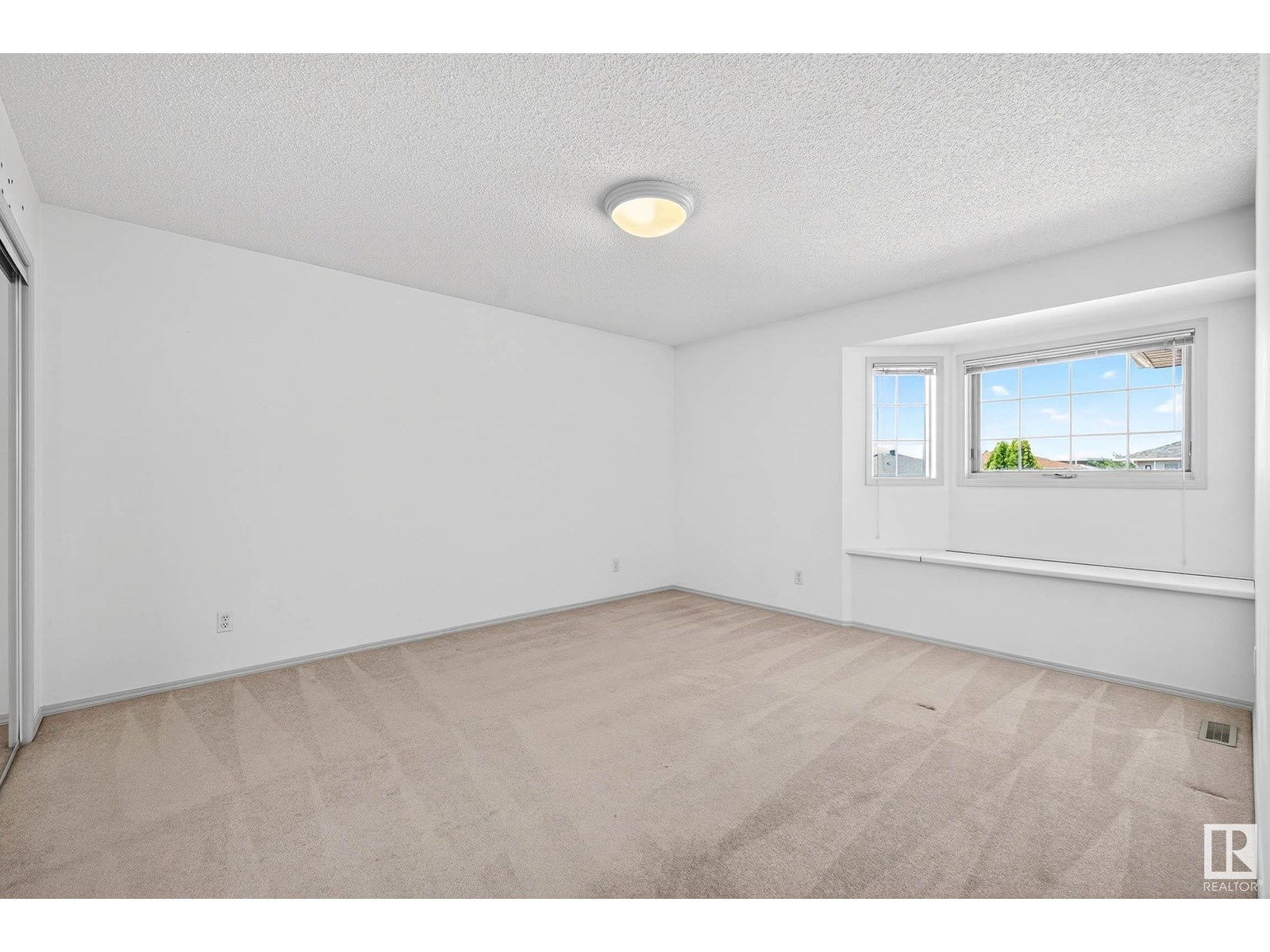 Photo 31 of 10307 175 Av Nw, Edmonton AB