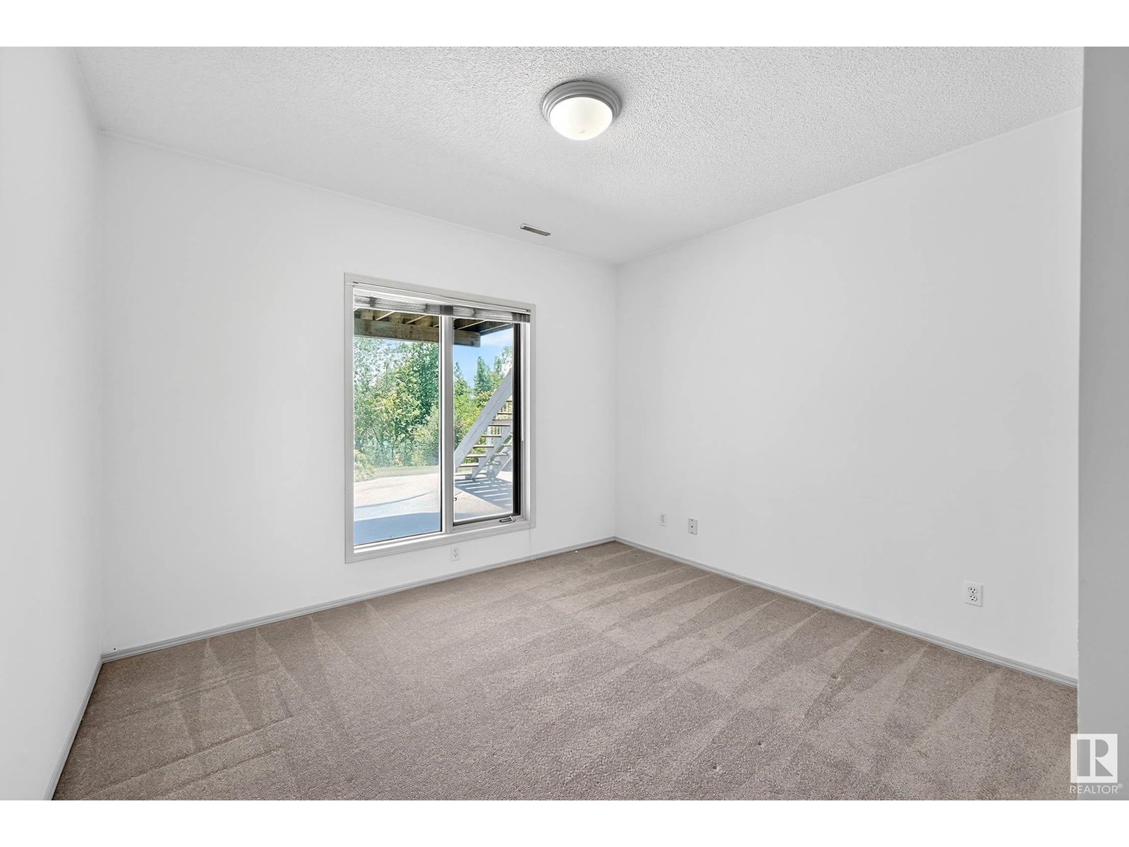 Photo 7 of 10307 175 Av Nw, Edmonton AB