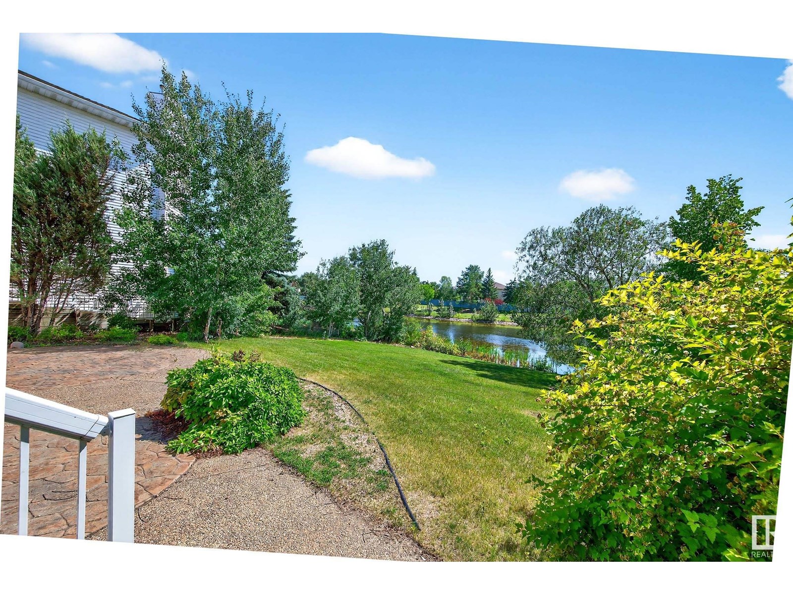 Photo 9 of 10307 175 Av Nw, Edmonton AB