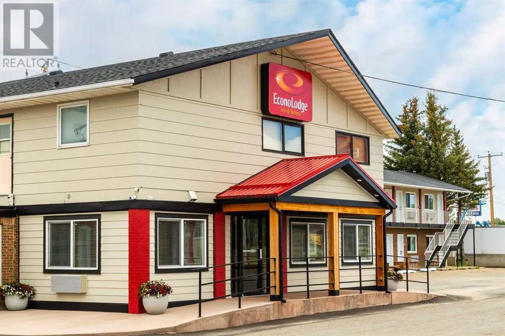 Photo 2 of 1049 Waterton Avenue, Pincher Creek AB